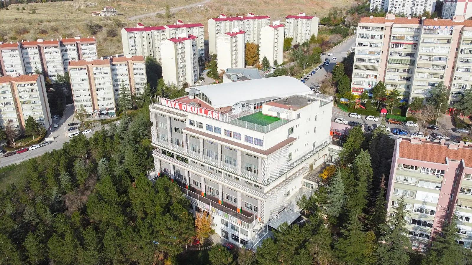 Maya Okulları dış görünüm