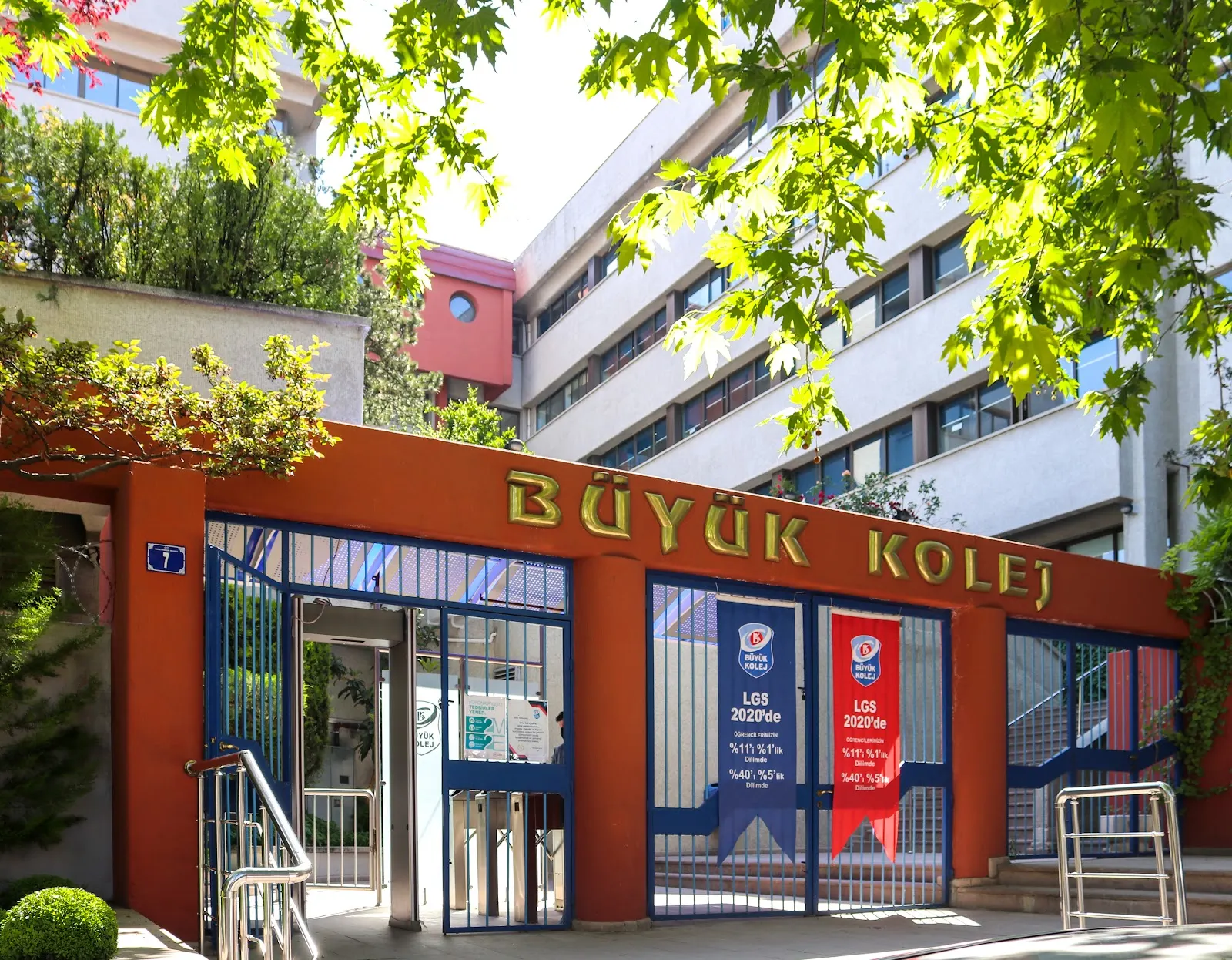 Büyük Kolej dış görünüm