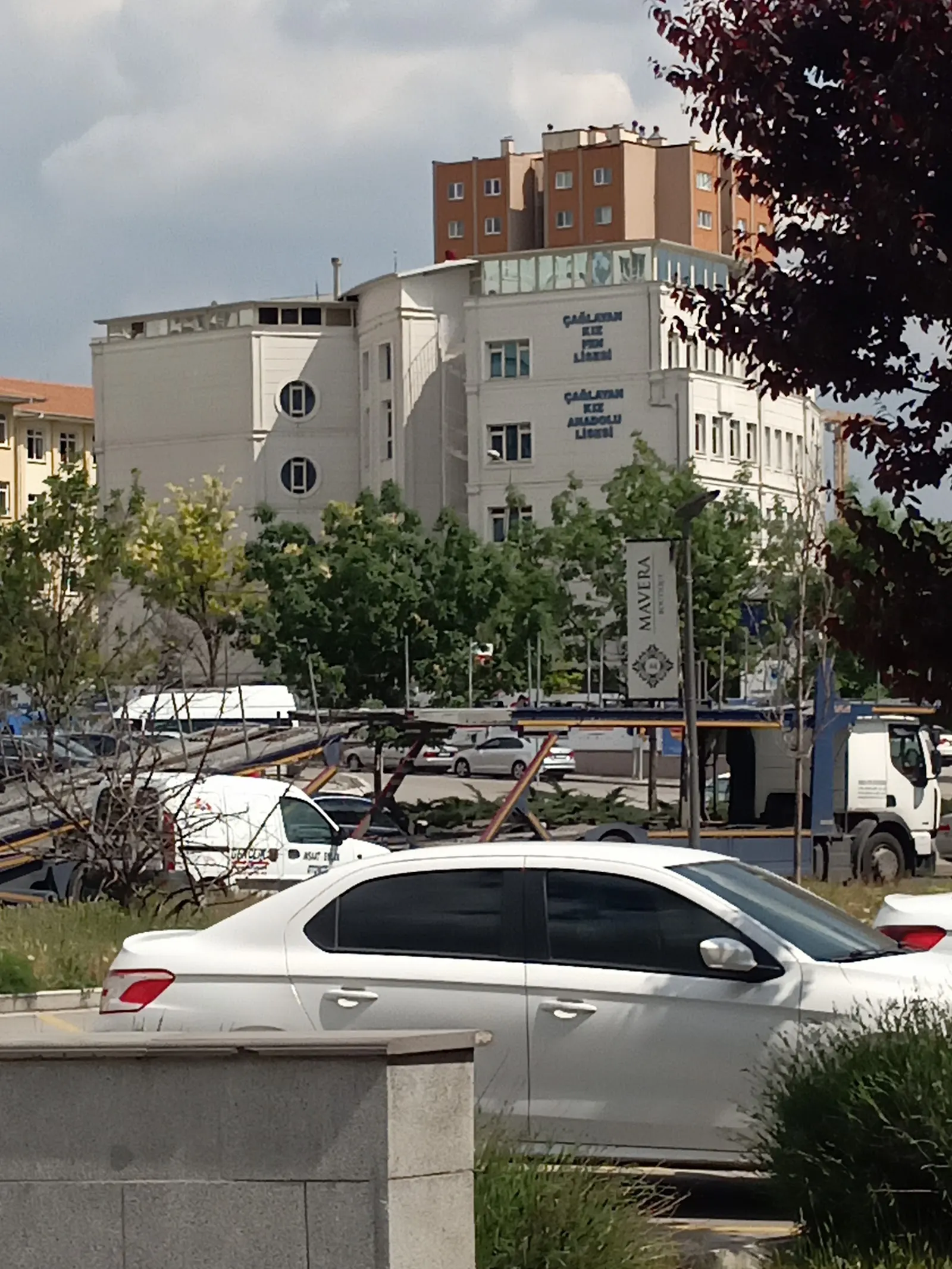 Pınar Erkek Liseleri Kampüsü dış görünüm
