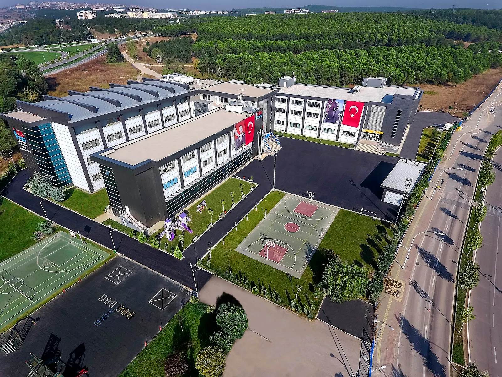 ÇEK 3 Mart Eğitim Kurumları dış görünüm