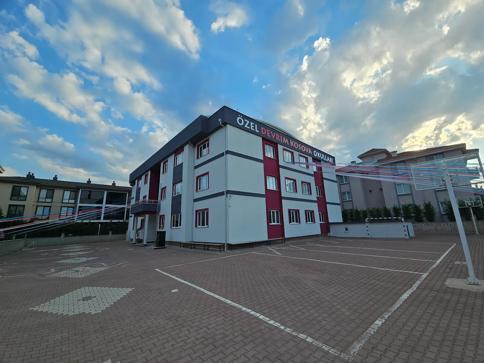 Devrim Kosova Okulları dış görünüm