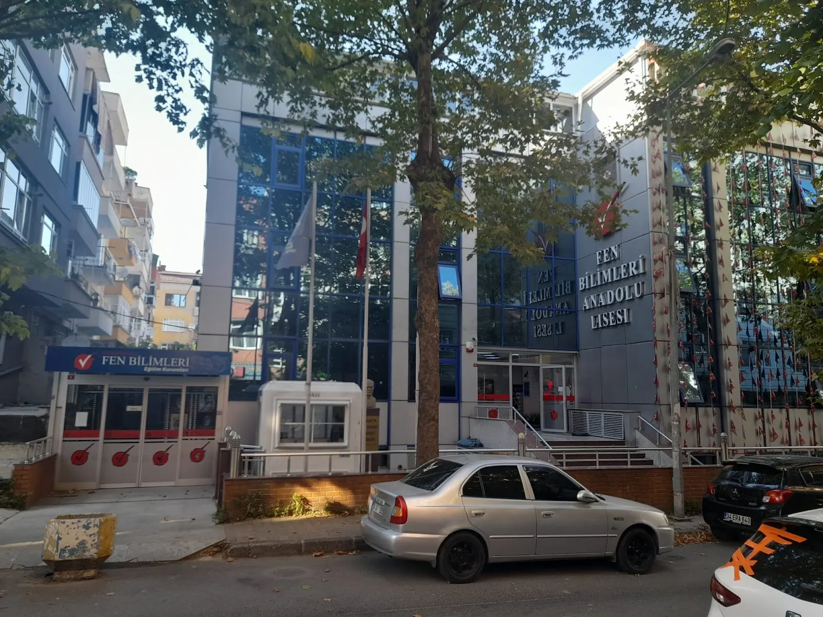 Fen Bilimleri Okulları Bayrampaşa Kampüsü dış görünüm
