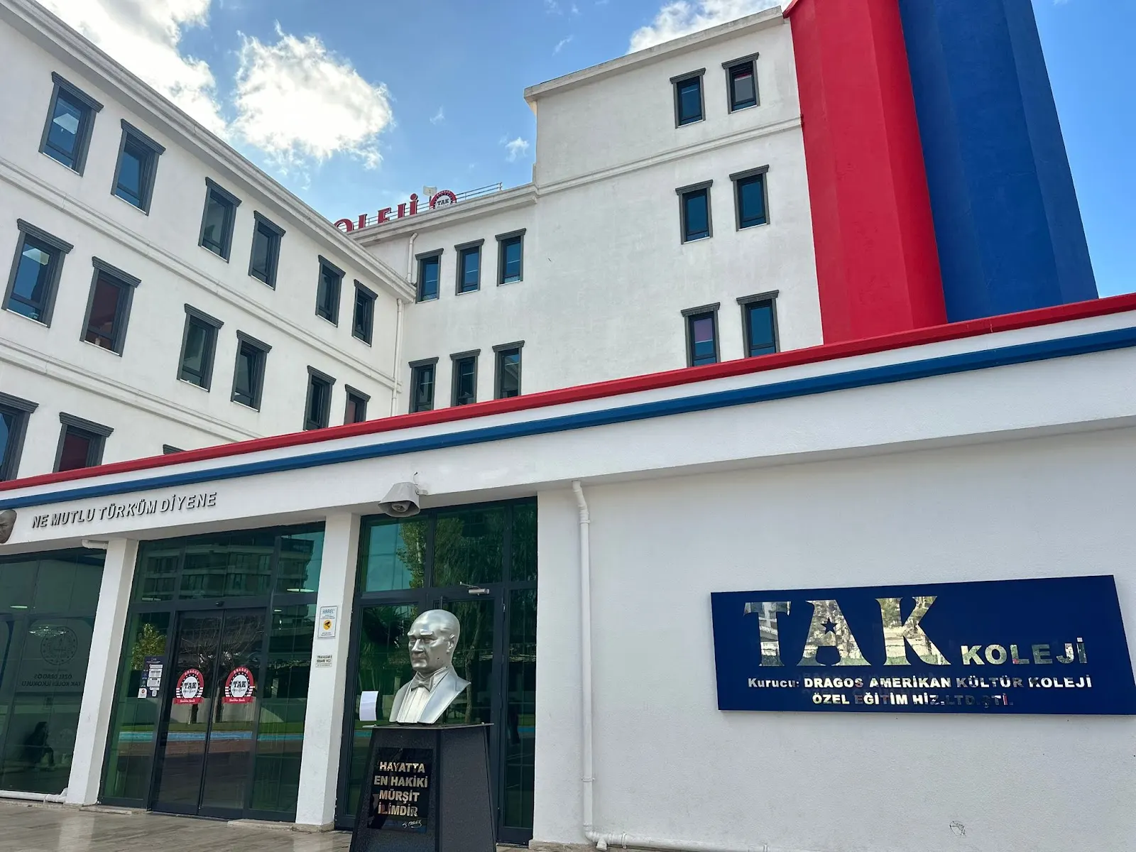 TAK Dragos Kampüsü dış görünüm