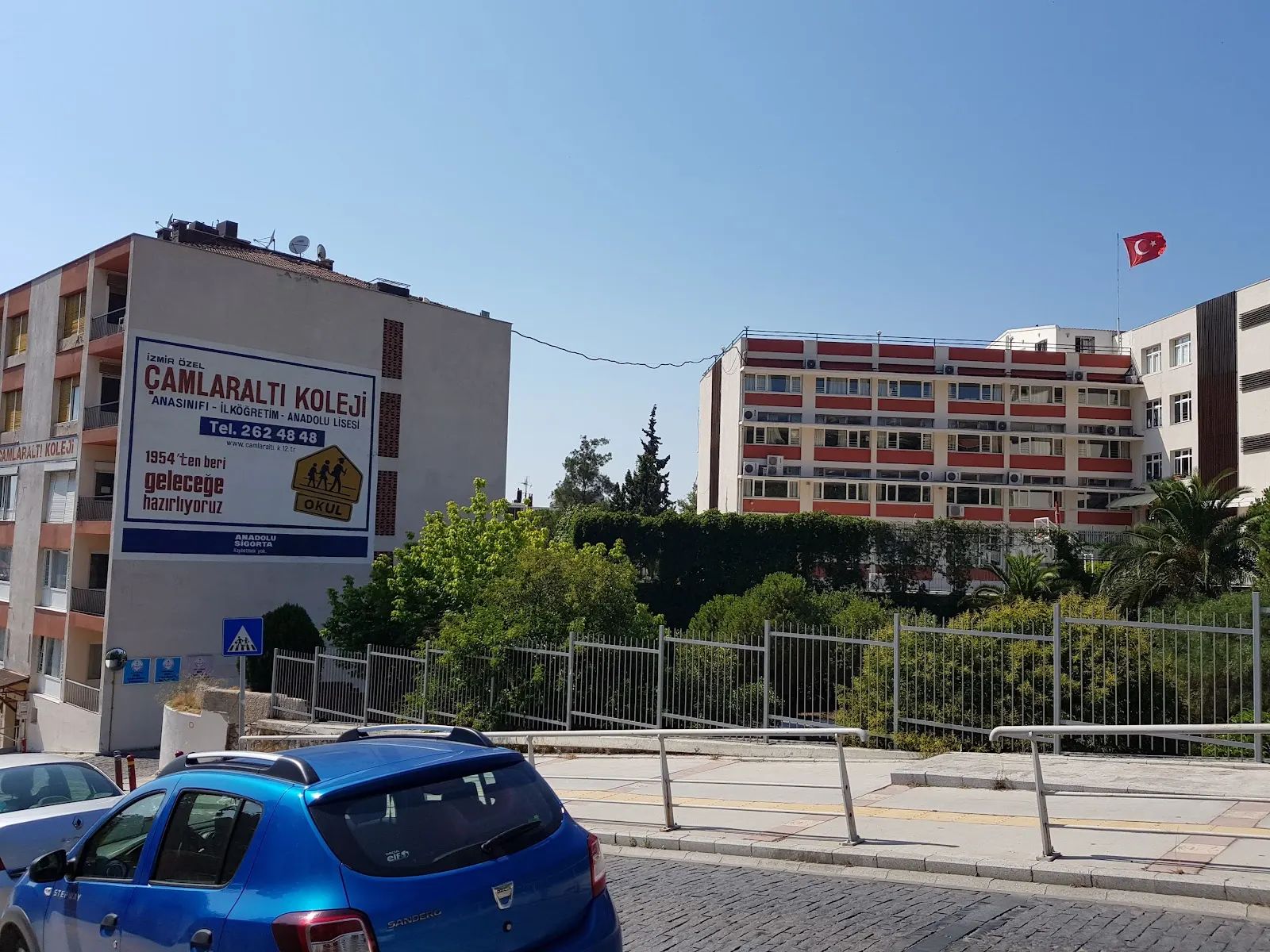 İzmir Özel Çamlaraltı Koleji dış görünüm