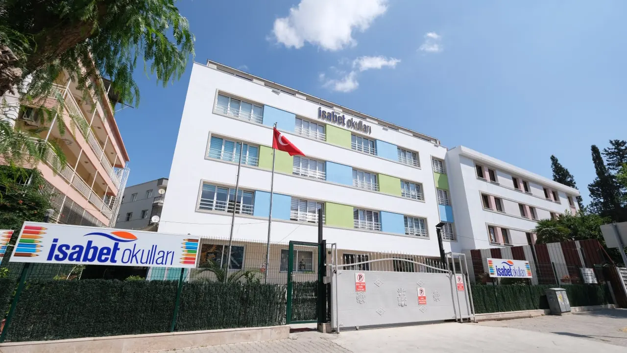 İsabet Okulları Bayraklı Kampüsü dış görünüm