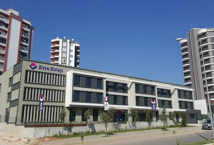 Evre Koleji dış görünüm