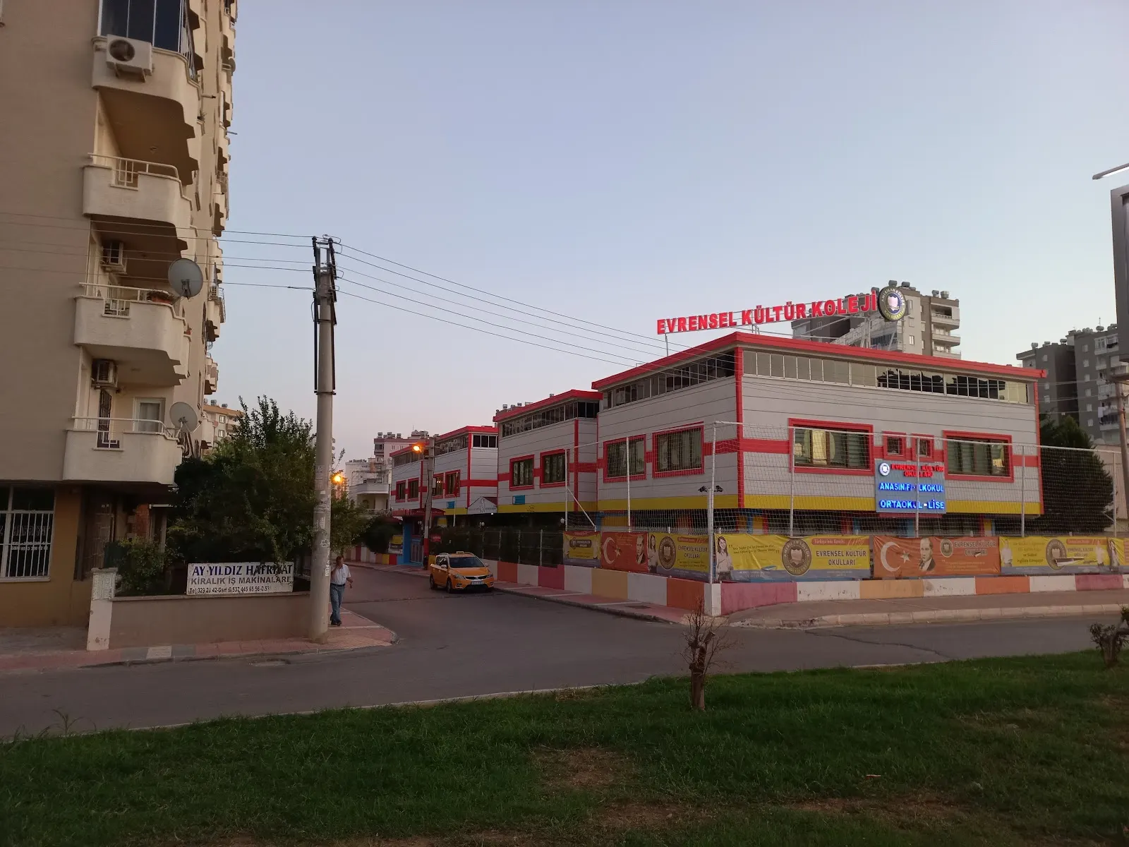 Evrensel Kültür Mersin Lise Kampüsü dış görünüm