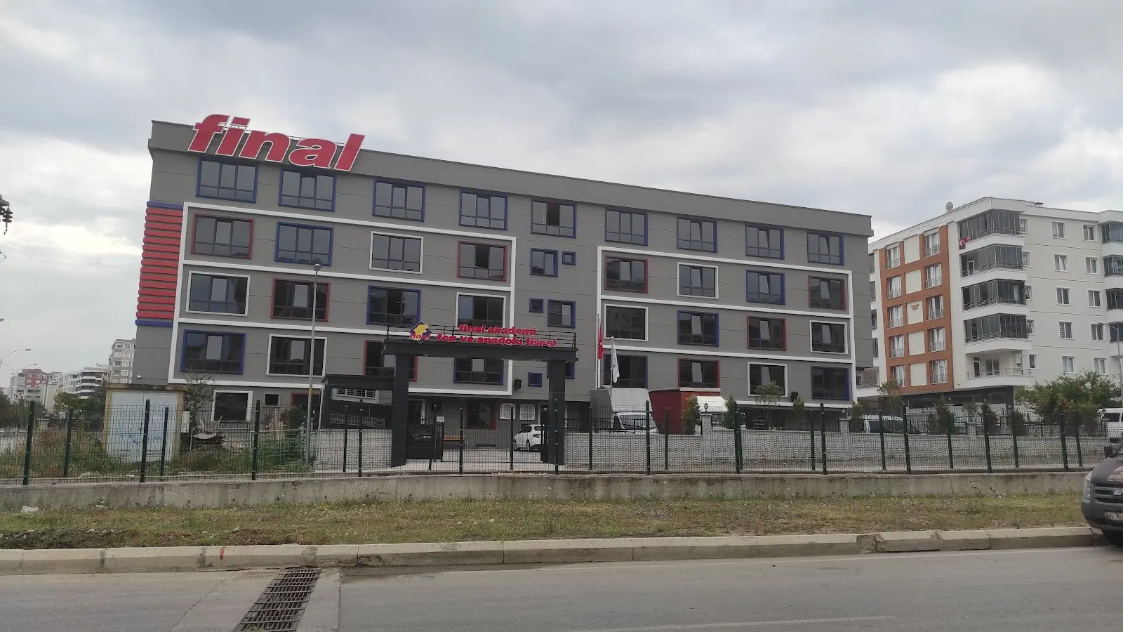 Final Akademi Atakent Kampüsü dış görünüm