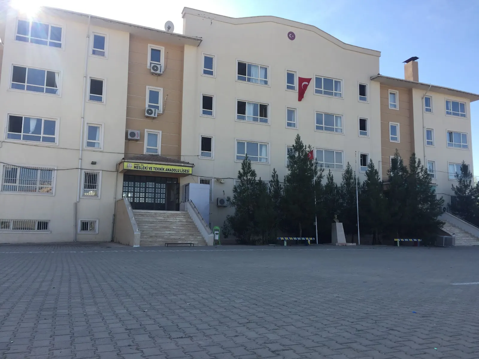 Final Akademi İdil Kampüsü dış görünüm