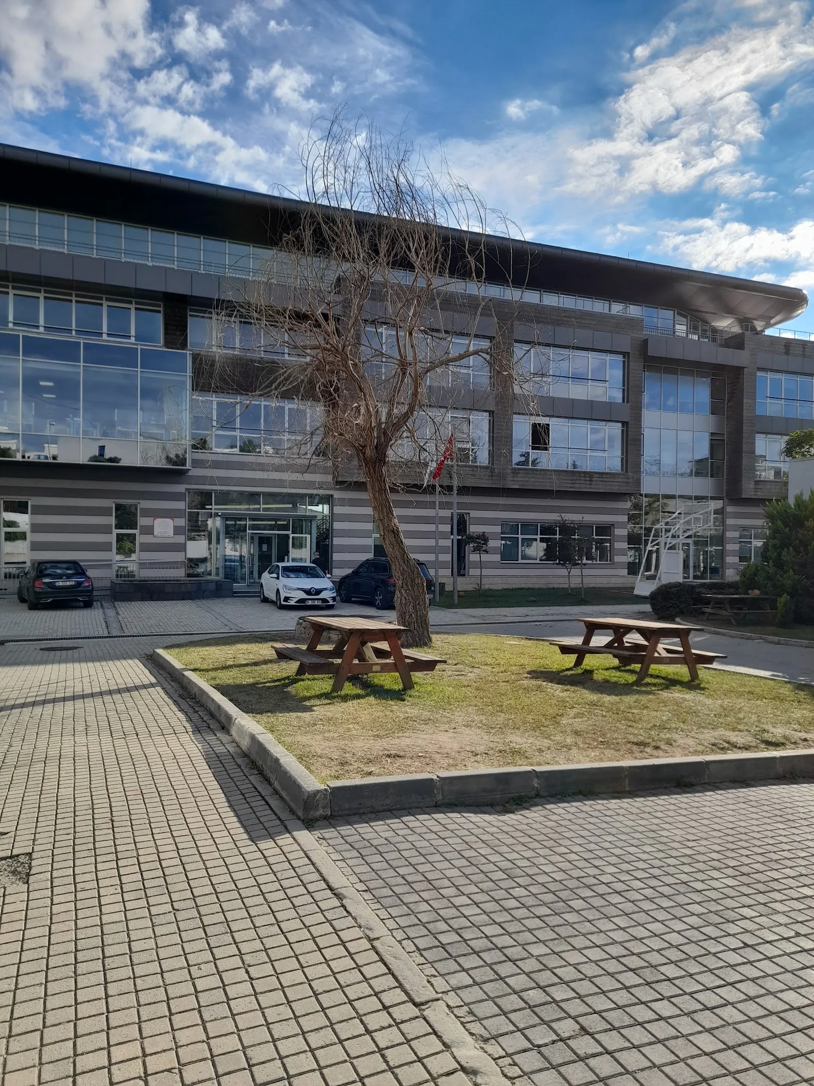 İELEV Okulları dış görünüm