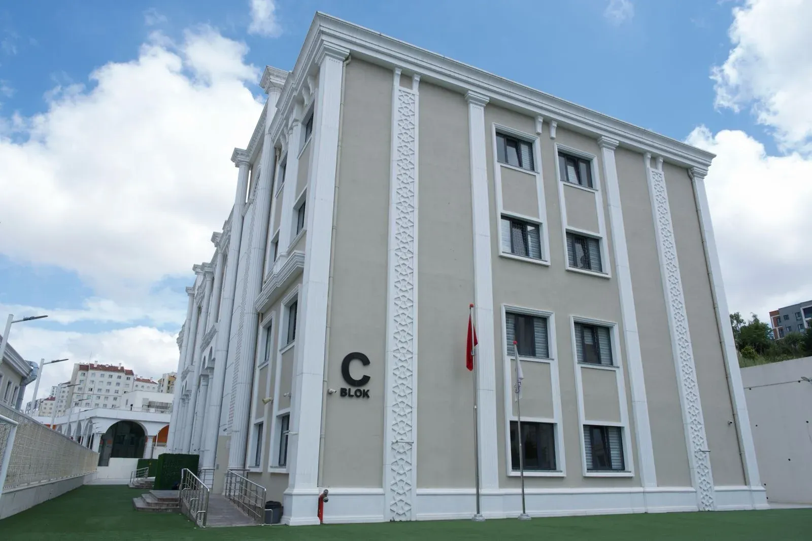 Asil Okulları dış görünüm