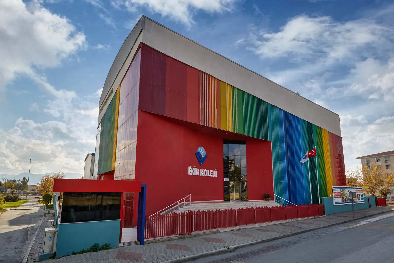 İzmir Ekin Koleji dış görünüm