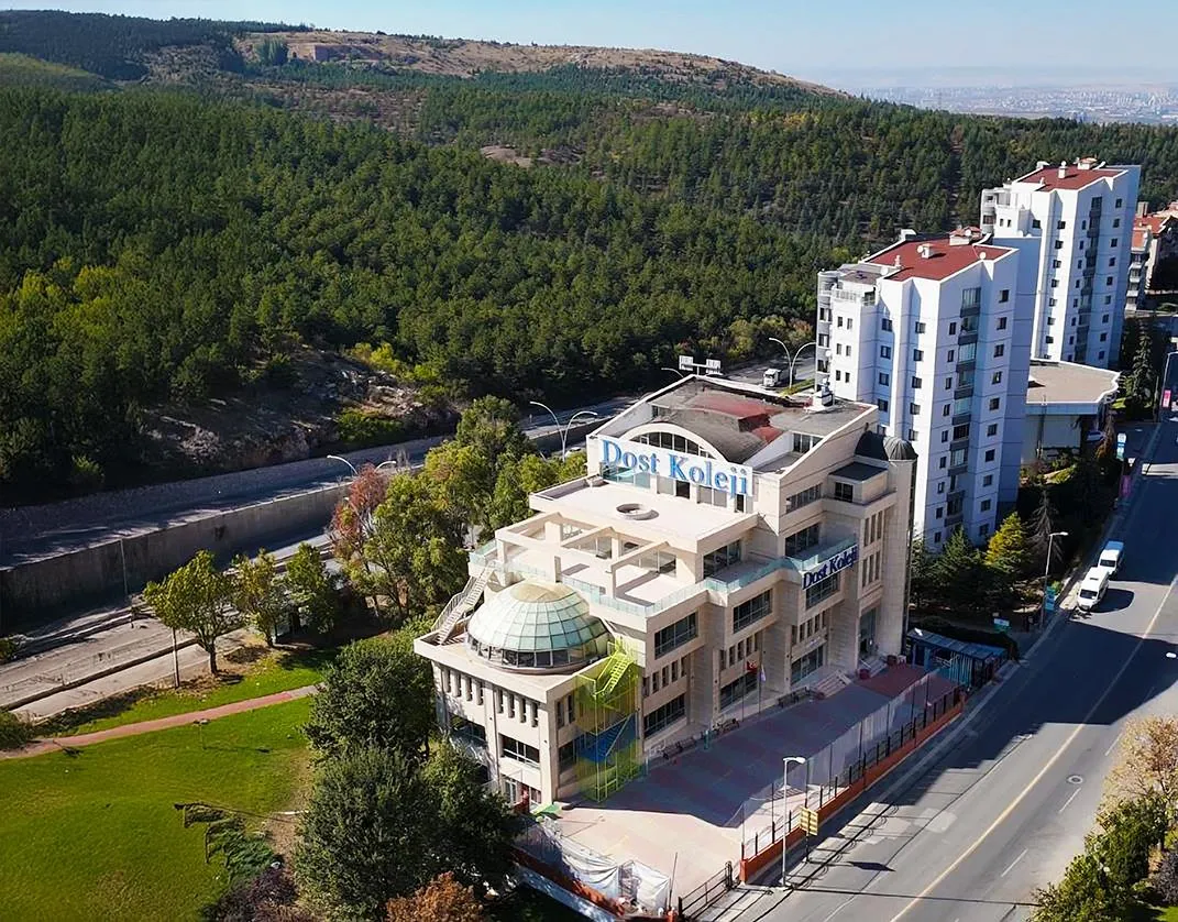 Dost Koleji dış görünüm