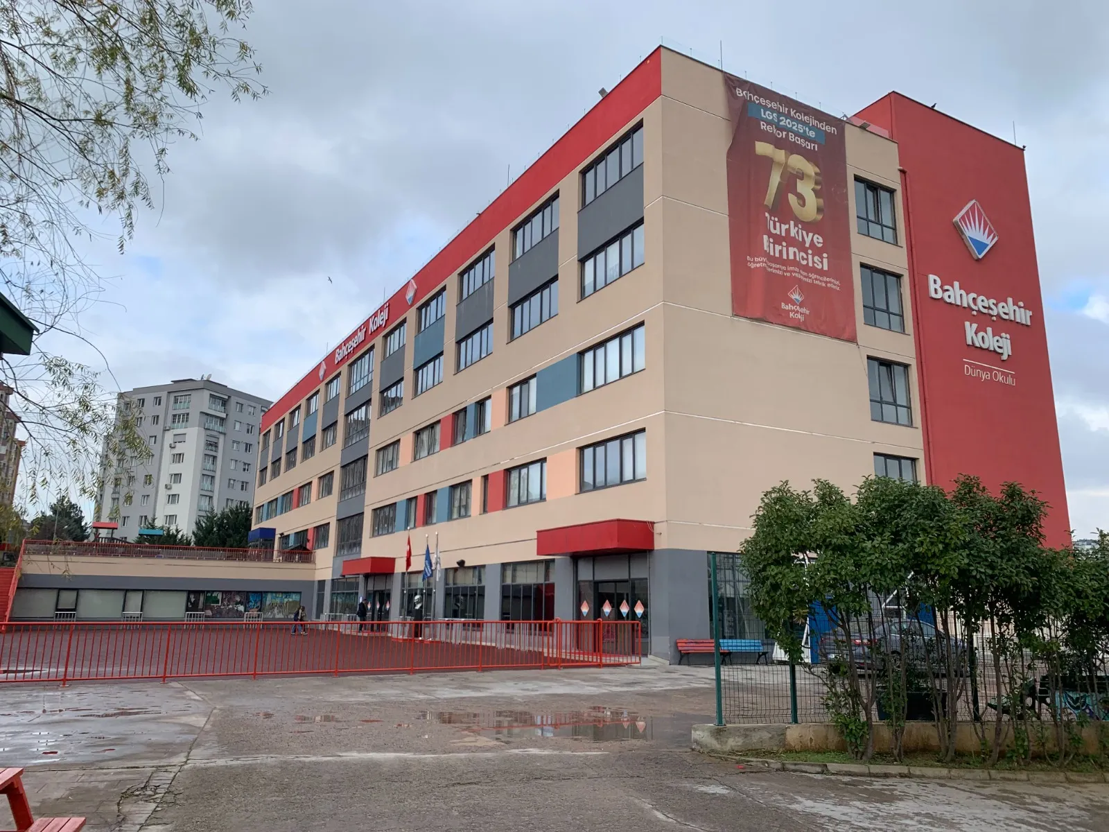 Bahçeşehir Koleji Kurtköy Kampüsü dış görünüm