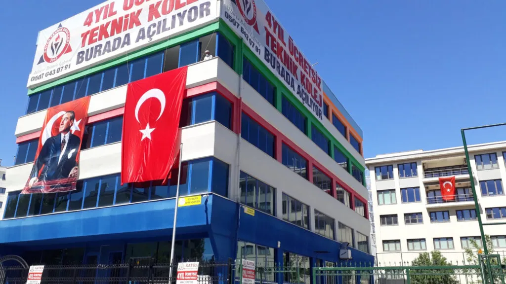 Kayra Maltepe Kampüsü dış görünüm