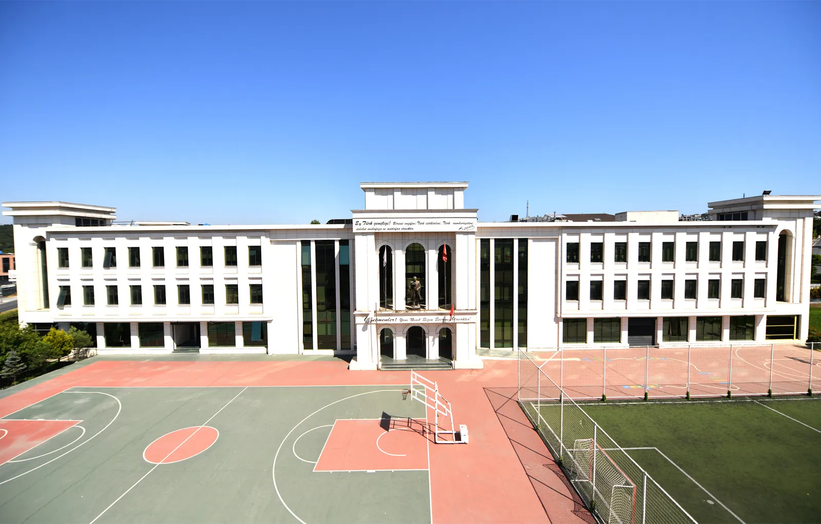 Kemerburgaz Bilim Kemerburgaz Kampüsü dış görünüm