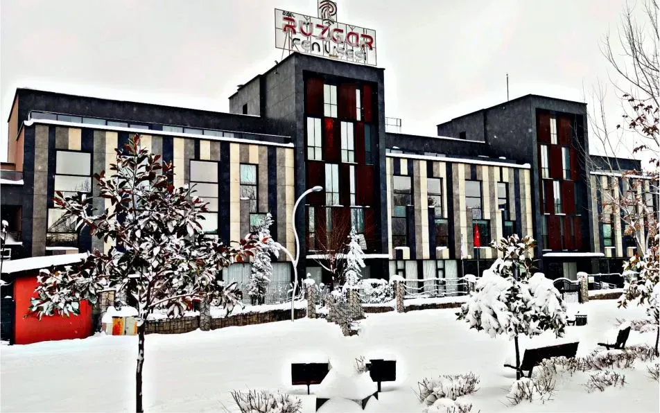 Rüzgar Bağlar Lise Kampüsü dış görünüm