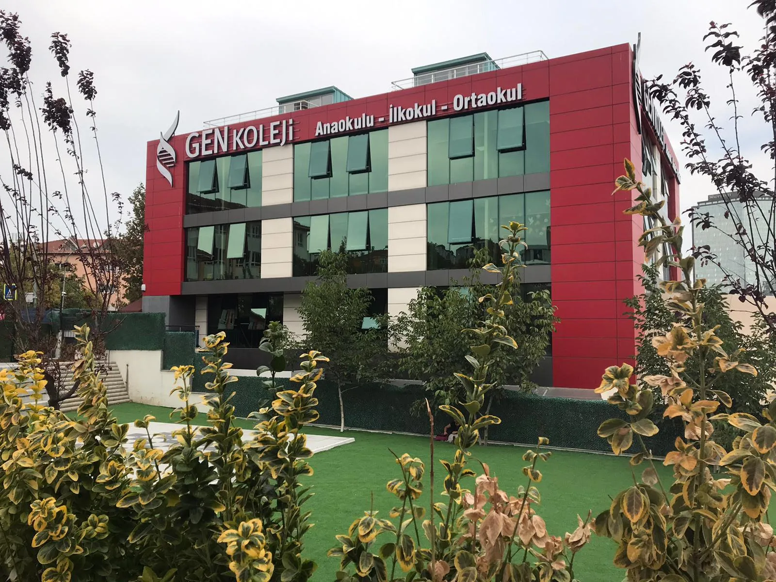 GEN Koleji dış görünüm