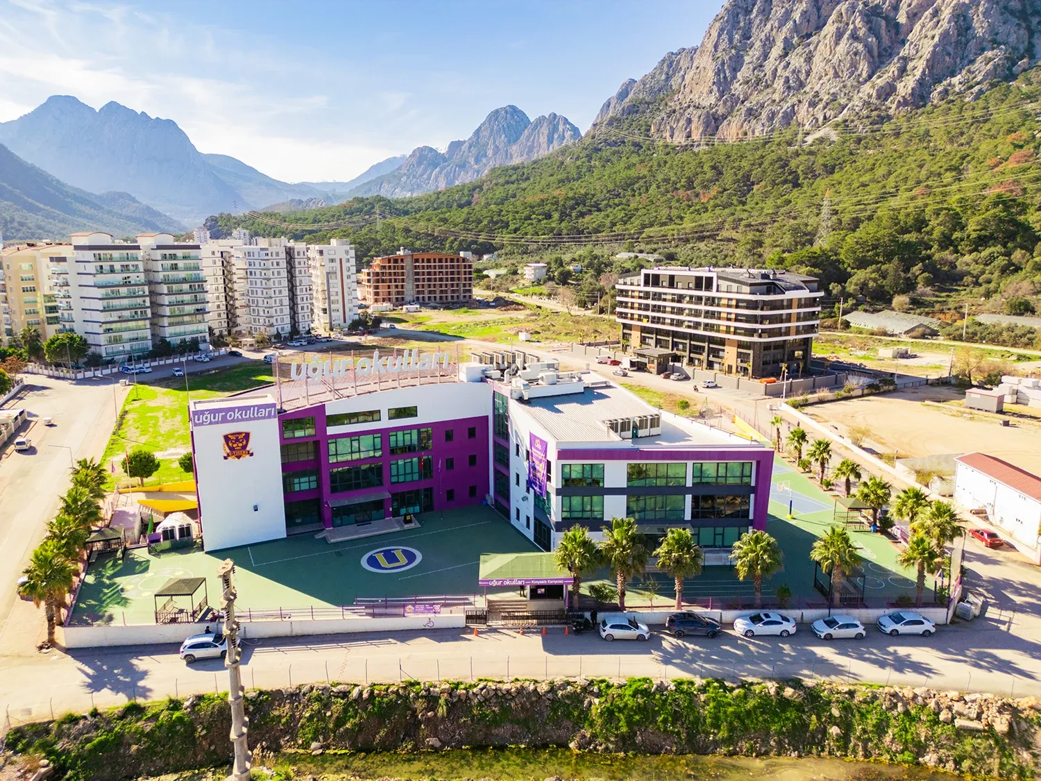 Uğur Okulları Antalya Konyaaltı Kampüsü dış görünüm