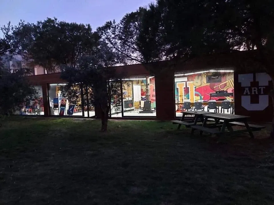 Uğur Okulları Balıkesir Ayvalık Kampüsü dış görünüm