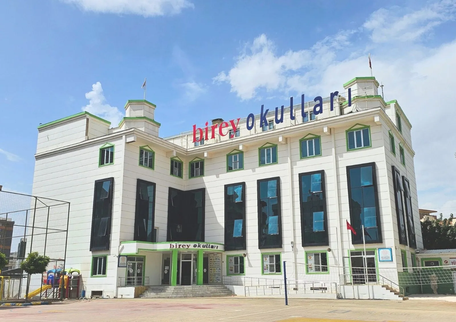 Birey Okulları Şanlıurfa Karaköprü Kampüsü dış görünüm