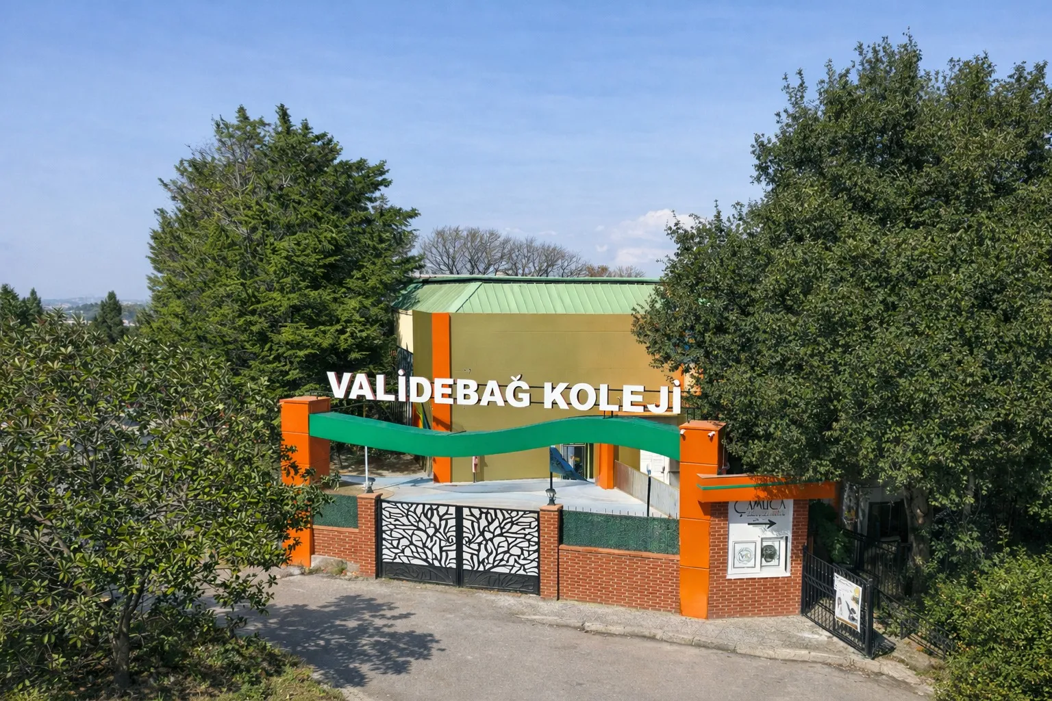 Validebağ Acıbadem Kampüsü dış görünüm