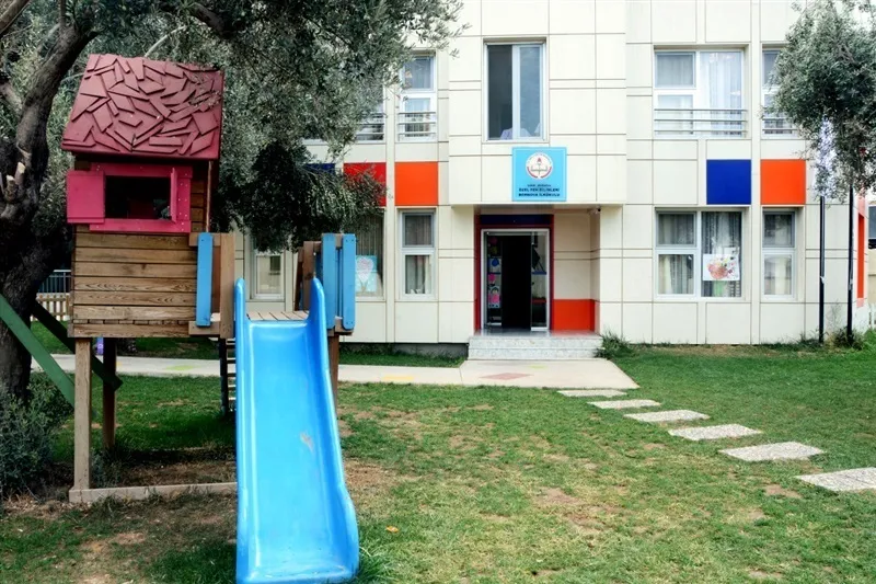 Fen Bilimleri Okulları Bornova Kampüsü dış görünüm