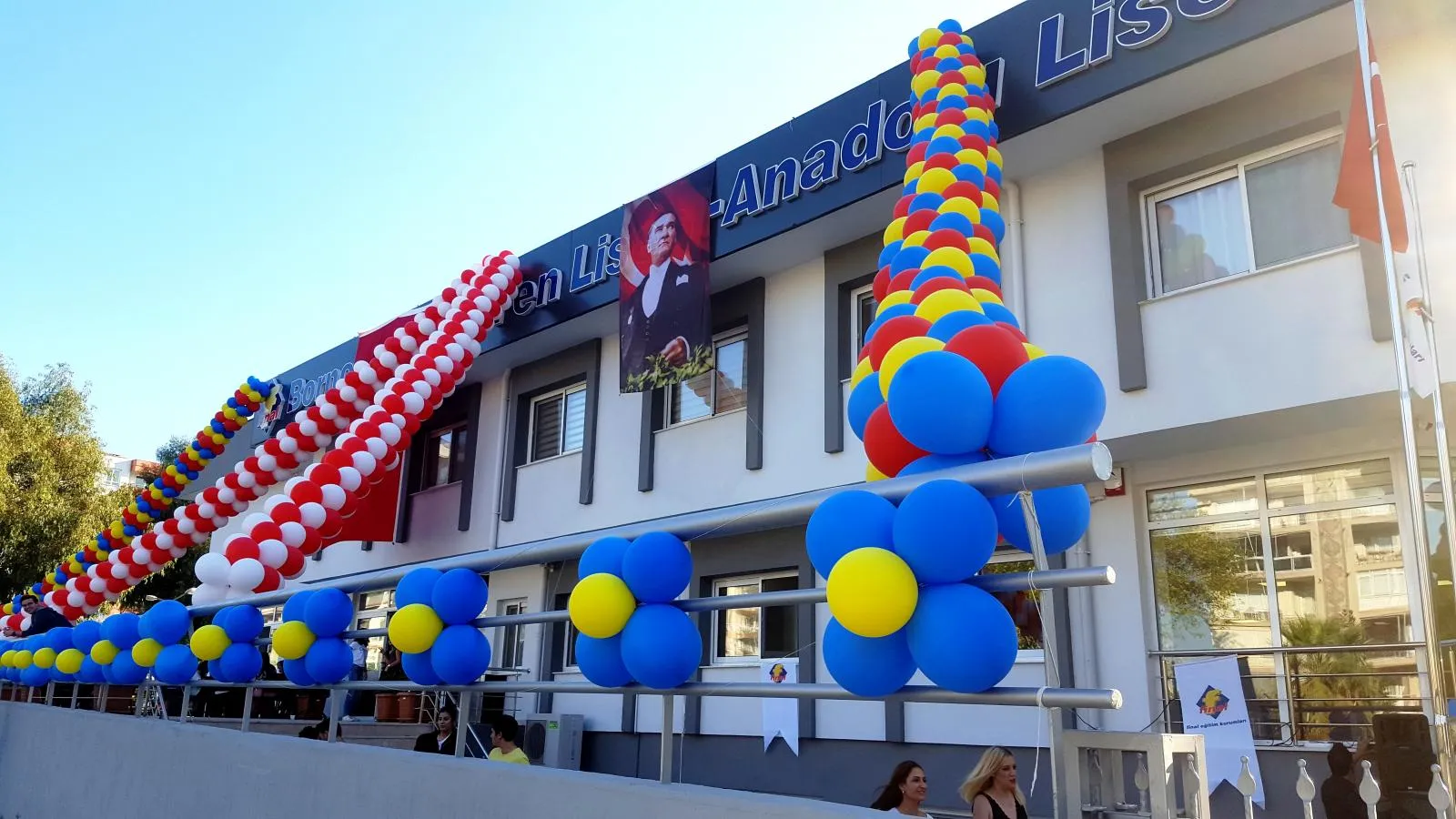Final Akademi Bornova Kampüsü dış görünüm