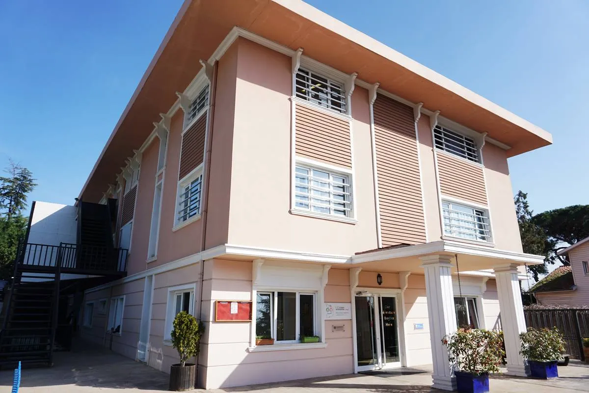 Istanbul International School dış görünüm