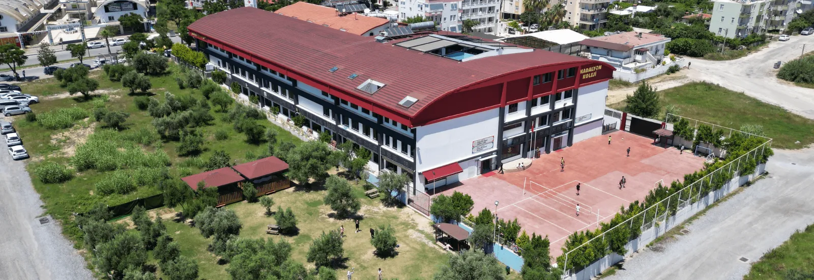 Madalyon Koleji dış görünüm