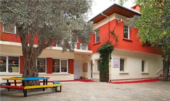 SEV İzmir Emerson Anaokulu dış görünüm
