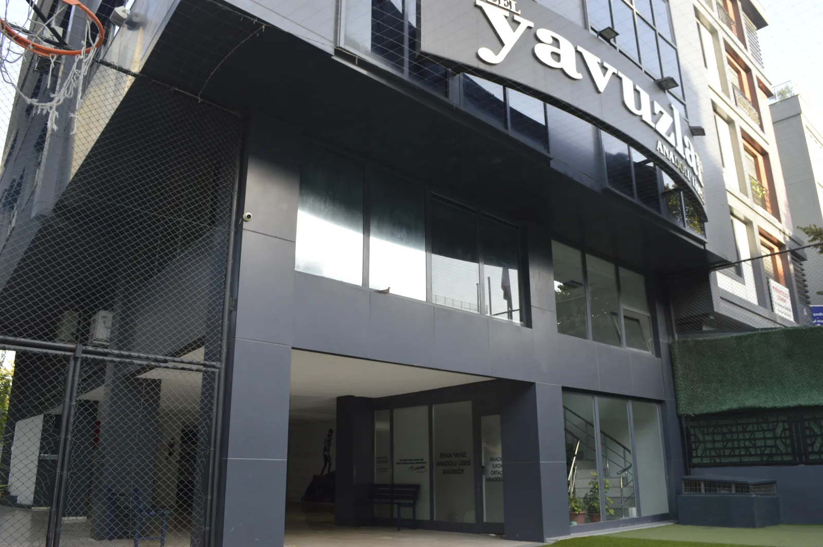 Yavuzlar Okulları dış görünüm